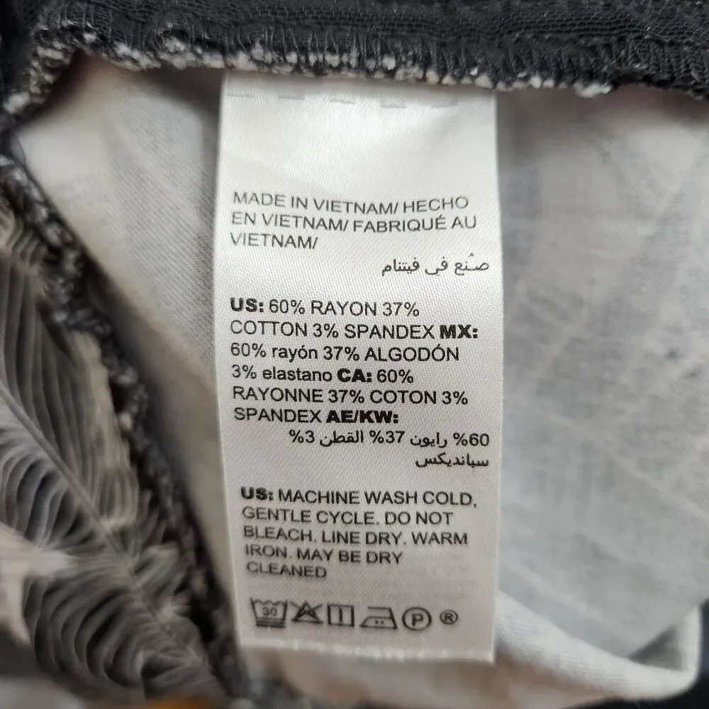 Chico's Women .5 US 6 Black Floral Mid Rise Skinny Pull On Ankle Pants - Picture 6 of 10